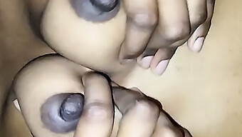 Bhabhi Dan Pacarnya Dalam Threesome Panas Di Hotel Oyo