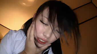 Asiatiske Teen Schxxlgirl Viser Sine Blowjob-Færdigheder